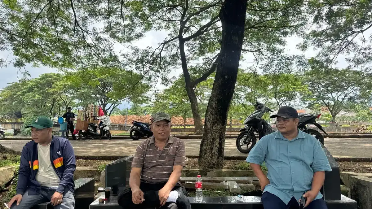 Menghormati Jejak: Perawat Makam Kesugihan yang Tak Pernah Lelah